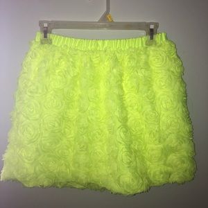 neon yellow mini skirt😍😍